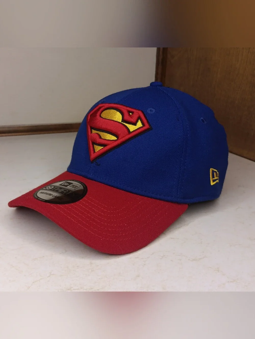 New Era Superman Classic Emblem 39Thirty Fitted Hat (Medium/Large) - NWOT